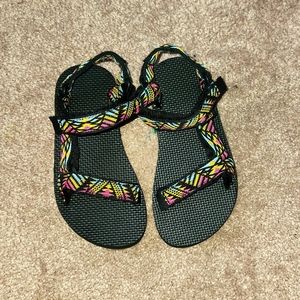 NWOT Teva Size 13 kids Multicolor